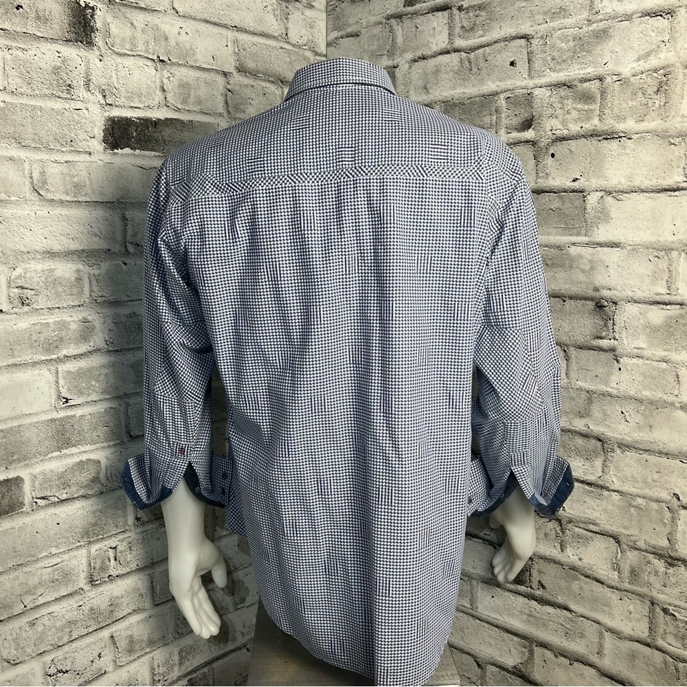 Robert Graham Graphic Print Flip Cuff Casual Shirt - Picture 4 of 9
